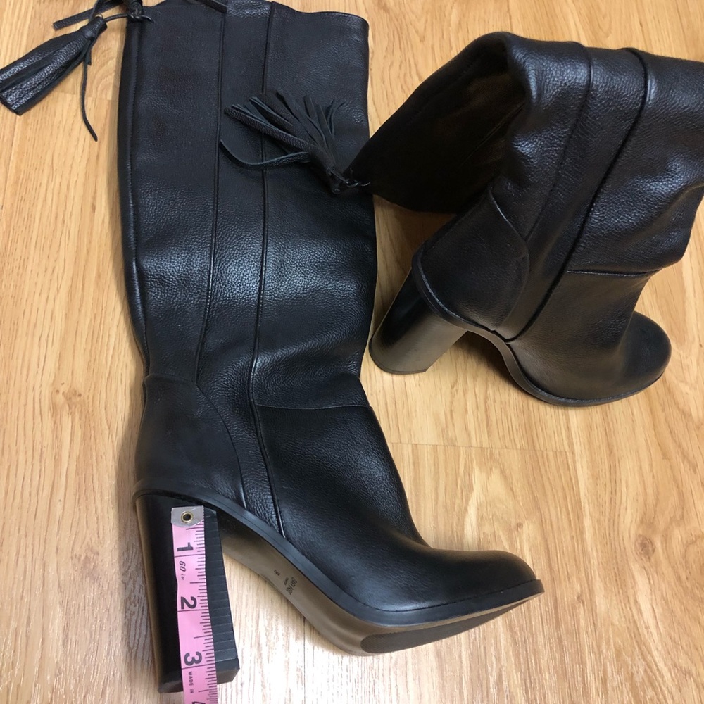 Boots - Picture 4 of 4